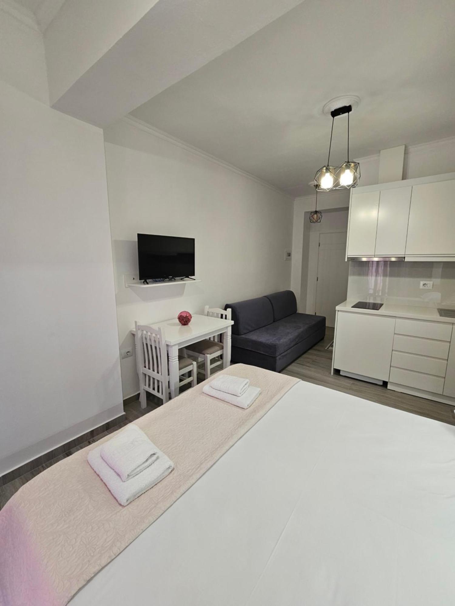Nora'S Guesthouse Sarande Exterior photo