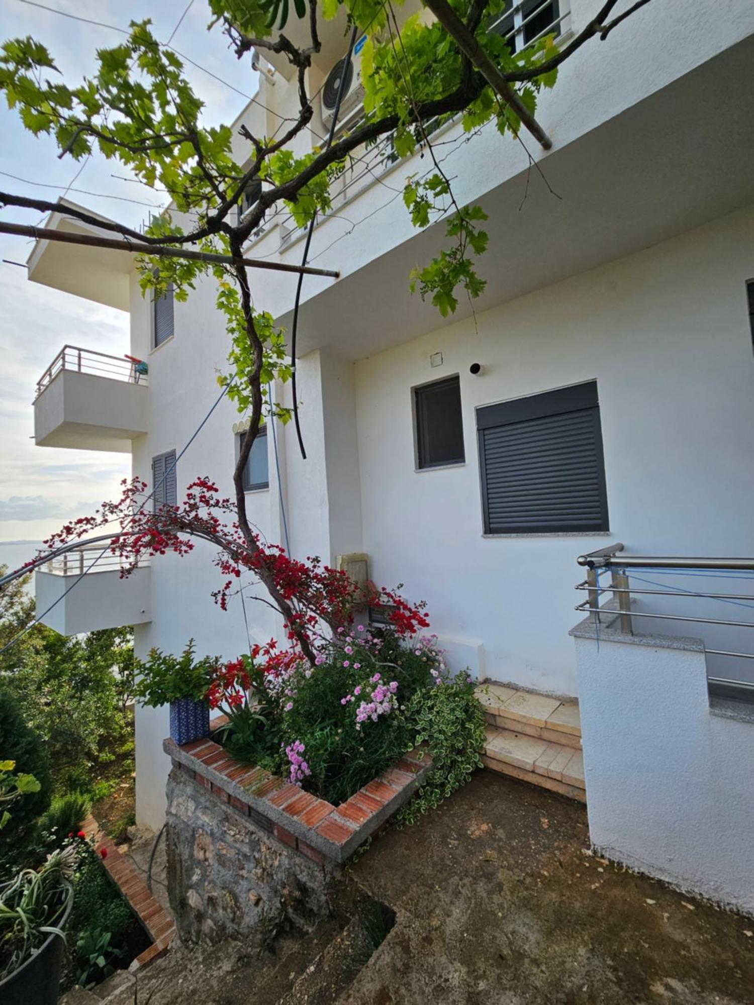 Nora'S Guesthouse Sarande Exterior photo