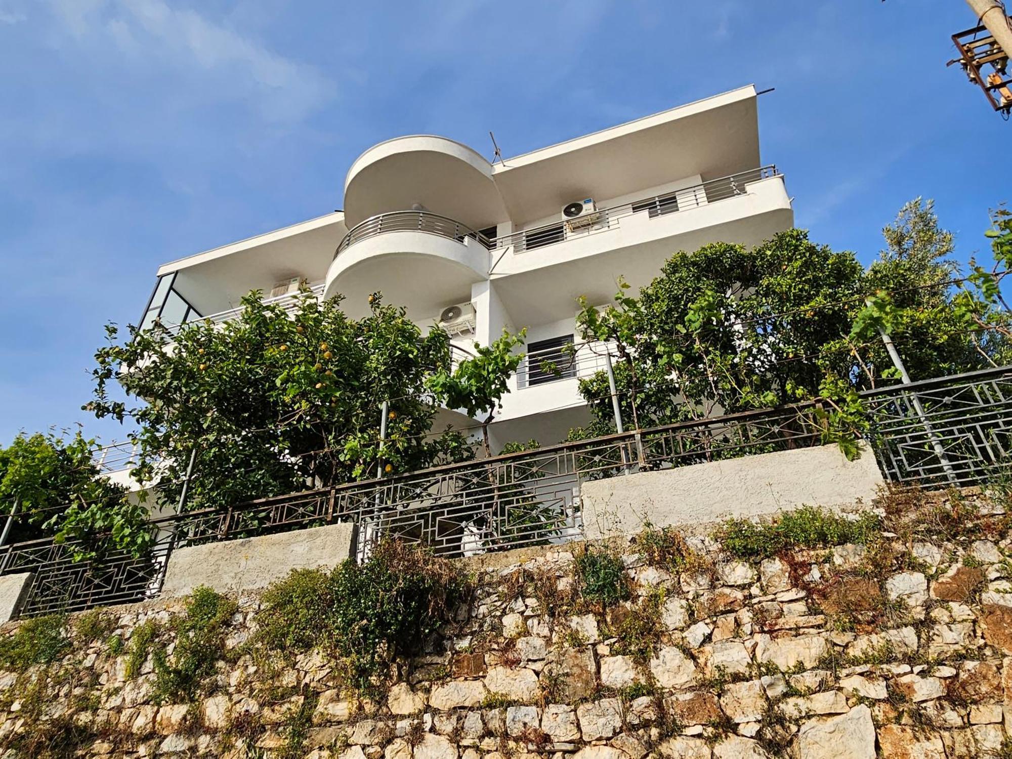Nora'S Guesthouse Sarande Exterior photo